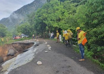 Comienzan trabajos para habilitar paso en ruta de Quezaltepeque a Olopa