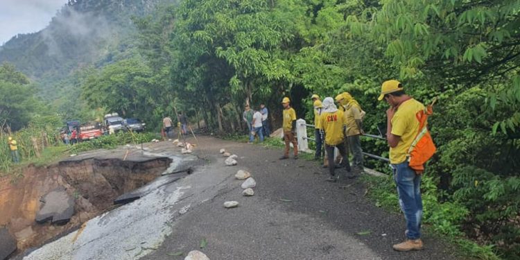 Comienzan trabajos para habilitar paso en ruta de Quezaltepeque a Olopa