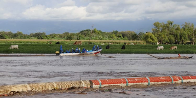 Reparan barda industrial en El Quetzalito para frenar contaminación en río Motagua