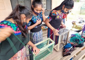 Beca artesano apoya a mujeres emprendedoras del país.