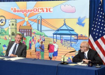 Nueva York exige la vacuna contra el COVID-19 para todo el personal de Educación