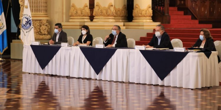 Ministerio de Salud presenta proyecciones de pandemia de coronavirus