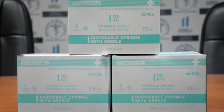 Institución cristiana entrega más de un millón de jeringas para vacunar contra COVID-19