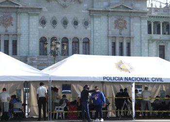 El centro de vacunación funcionará de lunes a domingo.