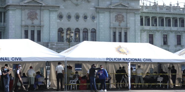 El centro de vacunación funcionará de lunes a domingo.