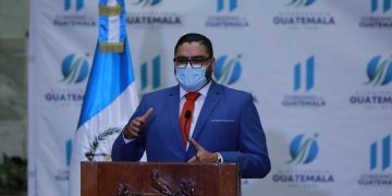 El director del Hospital General San Juan de Dios , Gerardo Hernández en conferencia de prensa
