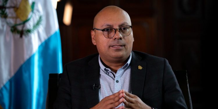 El titular del Registro General de la Propiedad, Luis Alfredo Pineda en entrevista para la AGN.