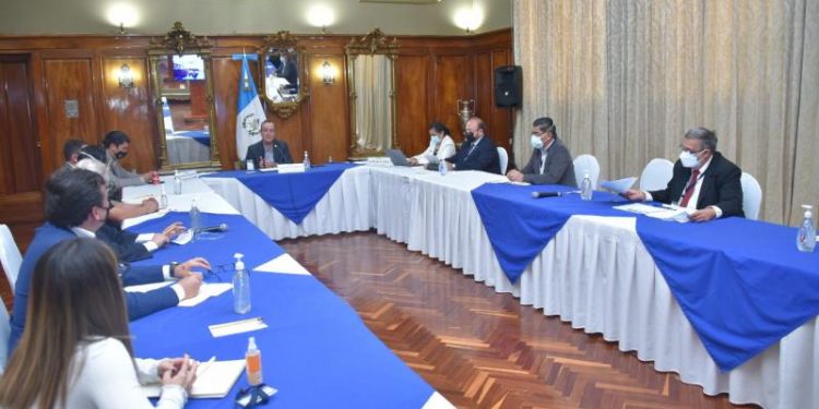 COVID-19: En la reunión se analizaron soluciones viables e inmediatas.