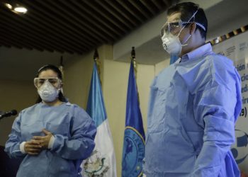 Salud explica formas de contagio de variantes de COVID-19