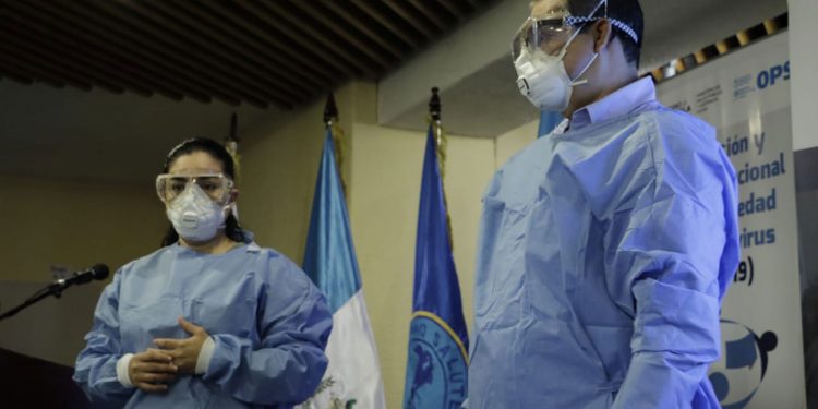 Salud explica formas de contagio de variantes de COVID-19