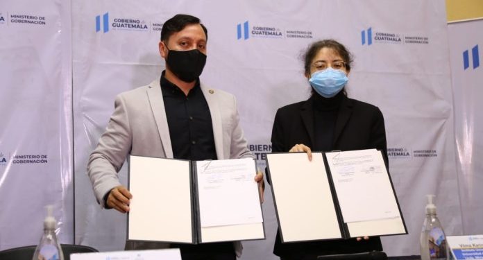 Gobernación firma convenio que avala curso de actualización de violencia de género