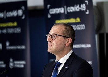 Preocupada por subida de contagios, la OMS pide impulsar la vacunación