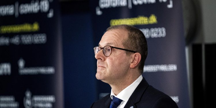 Preocupada por subida de contagios, la OMS pide impulsar la vacunación