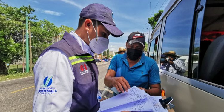 Multan a unidades de transporte extraurbano en Chiquimula
