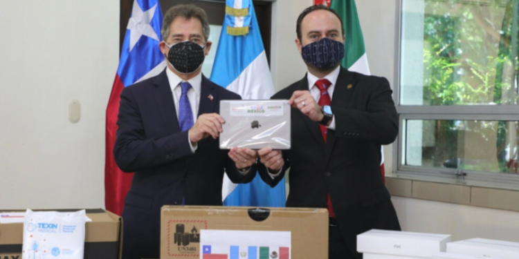 Cooperación de Chile y México entrega insumos sanitarios al Ministerio de Relaciones Exteriores