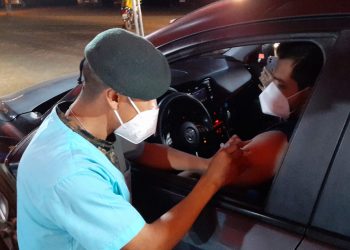 La atención para la vacunación se realiza también de forma vehicular