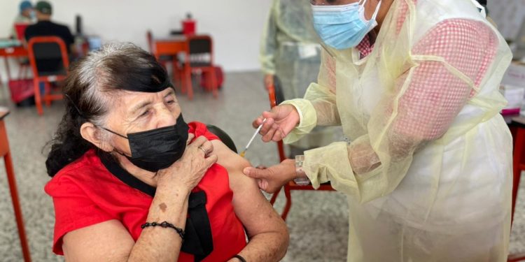 La próxima semana iniciará la colocación de la primera dosis de la vacuna Pfizer.