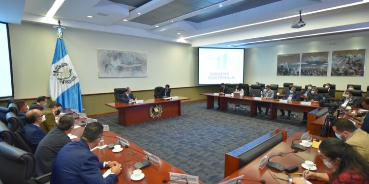 La reunión entre el mandatario y los miembros de la Anam se realizó en Casa Presidencial.