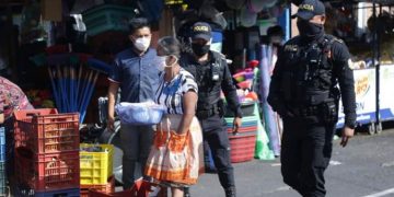 Las autoridades recuerdan la importancia de usar la mascarilla para evitar contagios.