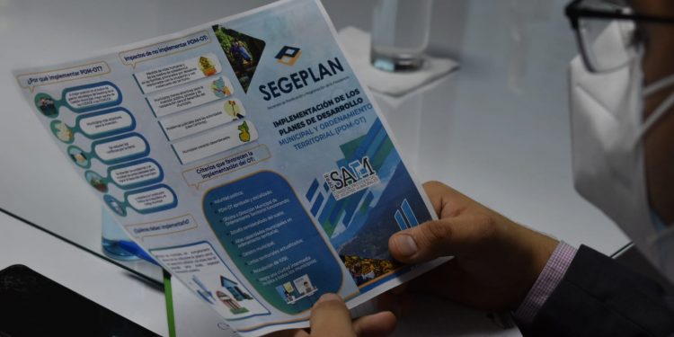 Miembros de la Copresam y Segeplan se reunieron para conocer los avances del ordenamiento territorial.