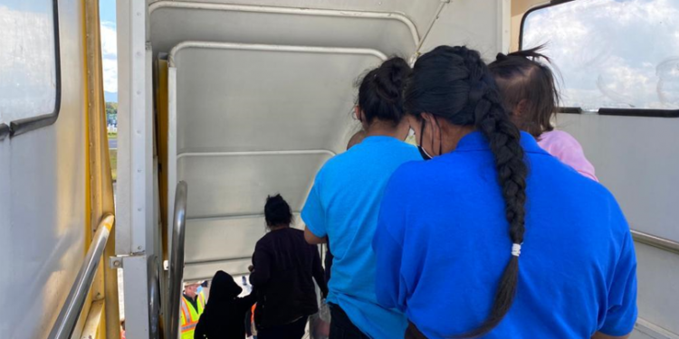 Consulado de Guatemala en Tucson asiste a 85 niños y adolescentes no acompañados