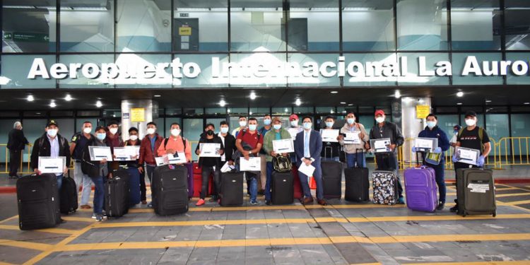 Programa de trabajo temporal: 328 personas reciben plazas de trabajo en el extranjero