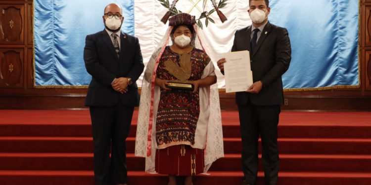 Ana Rivera Bernal, ganadora de la Orden Ixim 2021