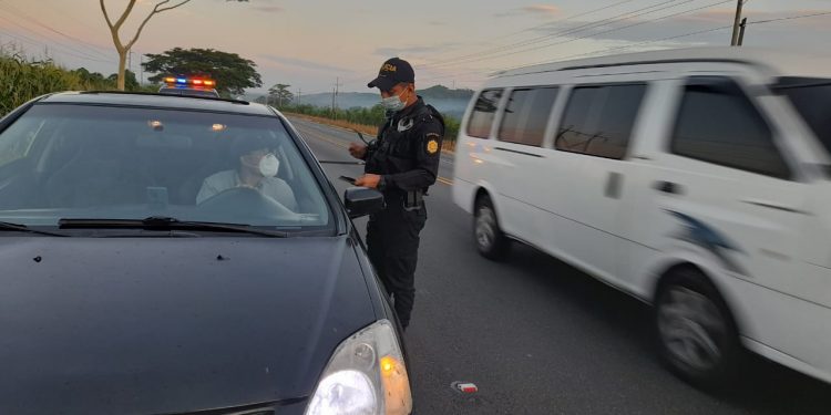 Tránsito de la PNC intensifica operativos de seguridad vial para reducir accidentes
