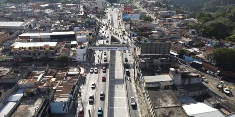 Inauguran paso a desnivel en zona 6 capitalina
