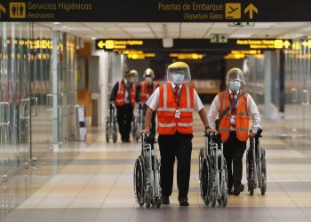 Perú vuelve a ampliar la suspensión de vuelos con Brasil por dos semanas más