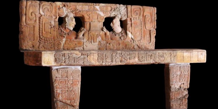 Firman convenio con Museo Metropolitano de Nueva York para restaurar piezas arqueológicas mayas