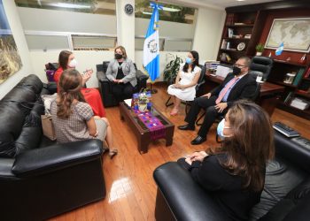 Reunión entre la embajadora de Serbia y la viceministra de Relaciones Exteriores de Guatemala.
