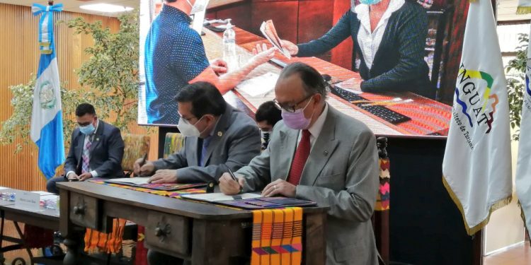 SAT e Inguat firman convenio