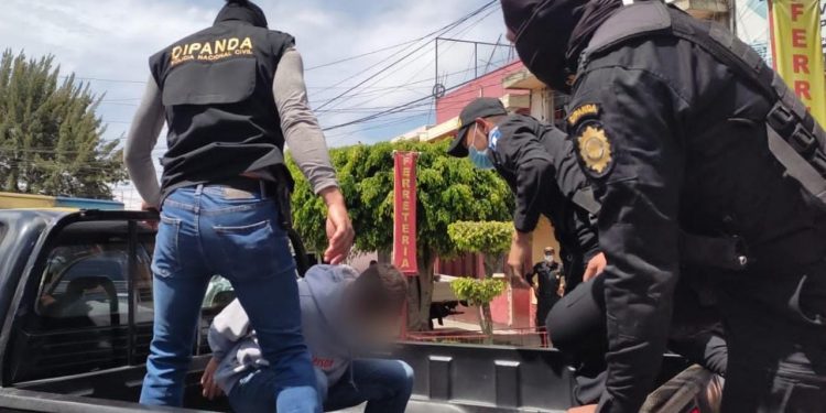 Descubren a presunto sicario a través de cámara de videovigilancia