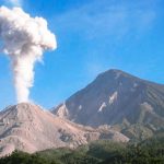 Volcán Santiaguito genera explosiones moderadas que producen columnas de ceniza