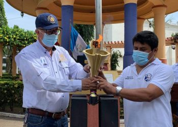 Antorcha del Bicentenario llega a Retalhuleu