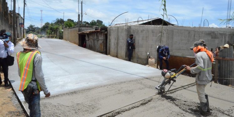 Proyectos de desarrollo fortalecerán salud y educación de vecinos de San Juan Sacatepéquez