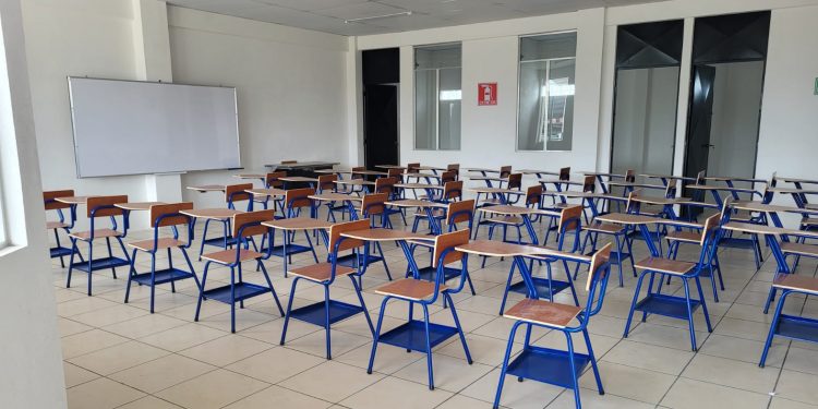 Instituto experimental de Chichicastenango estrena talleres