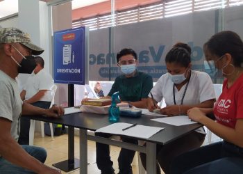 Salud abre nuevo centro de vacunación en centro comercial de Mazatenango