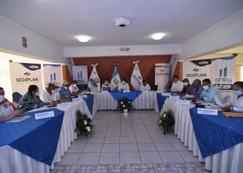 San Vicente Pacaya y Palín gestionan proyectos a favor de la población