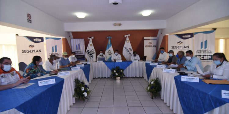San Vicente Pacaya y Palín gestionan proyectos a favor de la población