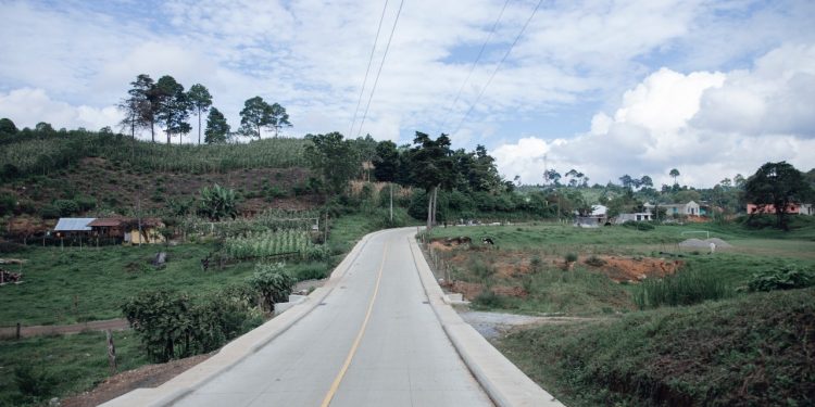 Por culminarse pavimentación de ruta que une a comunidades de Cobán