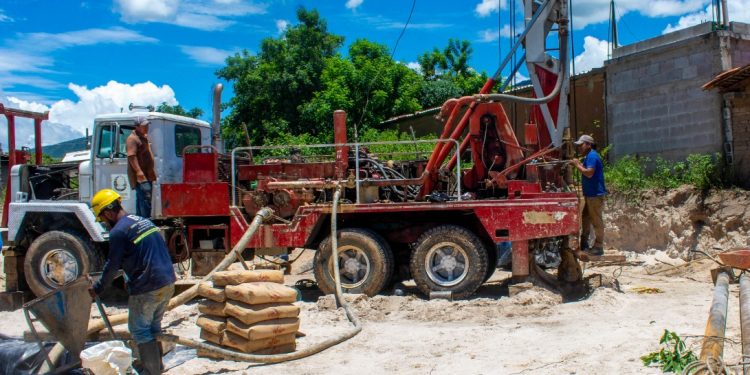 Comienza perforación de pozo que mejorará servicio de agua potable en San Miguel Chicaj