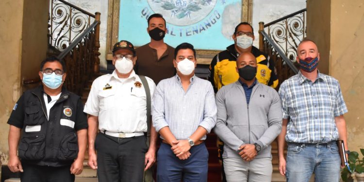 Gobernación de Quetzaltenango gestiona apoyo para bomberos voluntarios