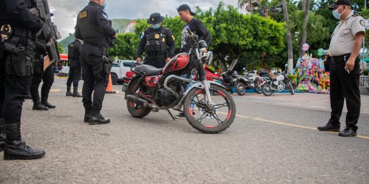 PNC realiza operativos por contaminación auditiva en El Progreso