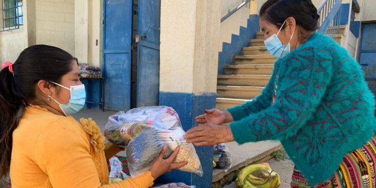 Escuelas de Totonicapán realizan quinta entrega de alimentación escolar