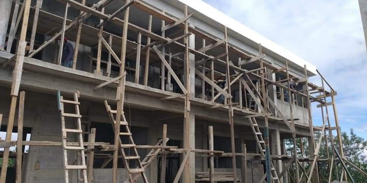Avanza construcción de instituto en San Bartolomé Jocotenango