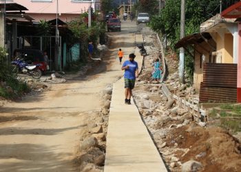 Avanza mejoramiento de camino rural en Nuevo Progreso