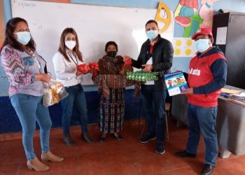Entregan alimentos en escuelas de Sololá