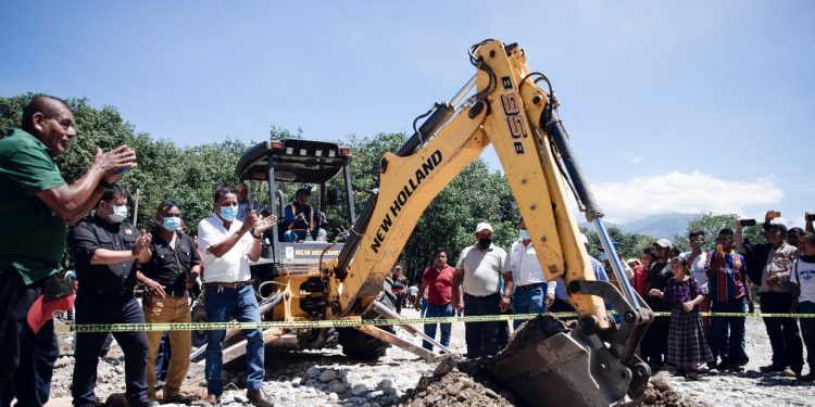 Comienza construcción de puente sobre río Tinajas